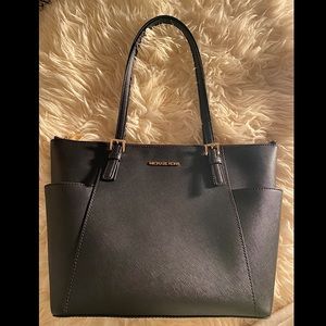 Michael Kors Purse and Wallet ~ excellent condition ~ gently Loved for 4 months